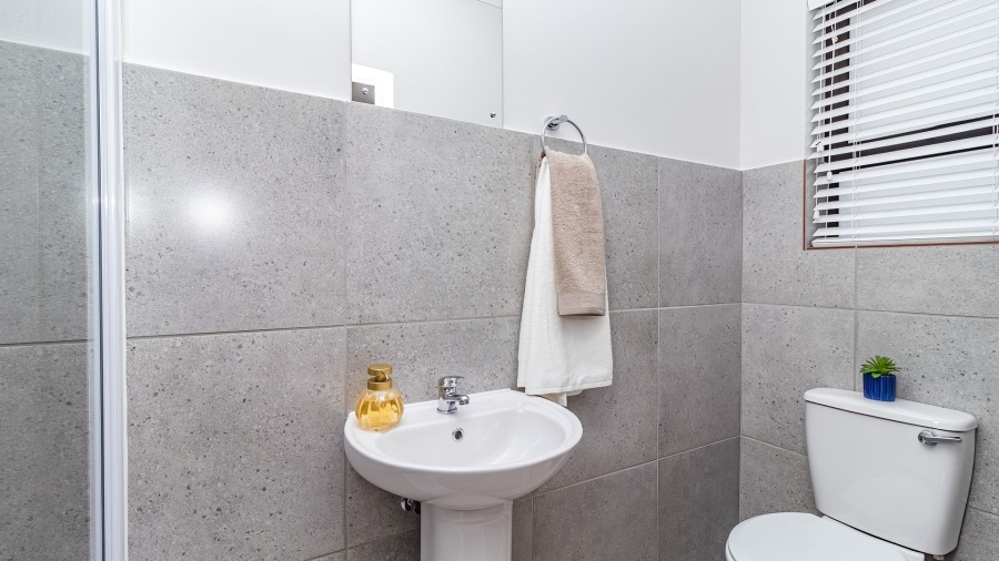 To Let 3 Bedroom Property for Rent in Stellendale Western Cape